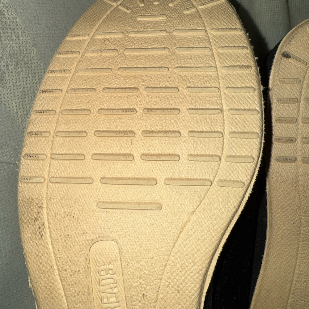 Foamtreads Black Velvety Slippers - Picture 4 of 15